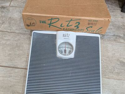 Vintage Ritz brand bathroom scale