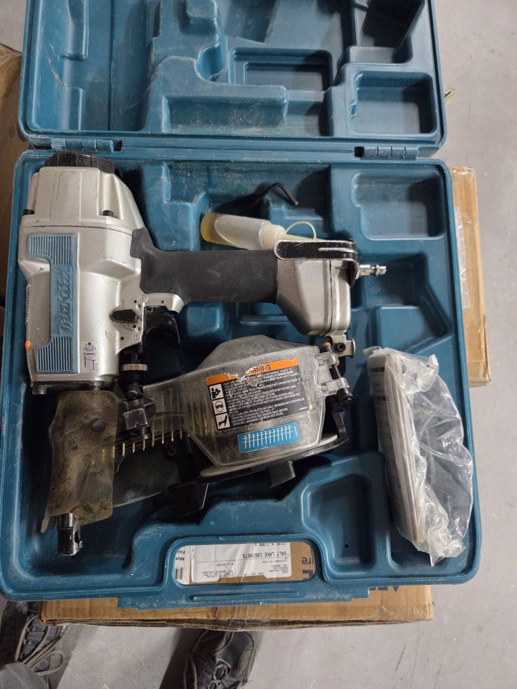 Makita AN611 Construction Coil Nailer - Pneumatic, in Hard Case