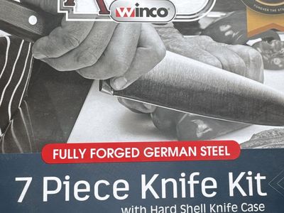 Winco Acero 7 Piece German Steel Knife Kit with Case