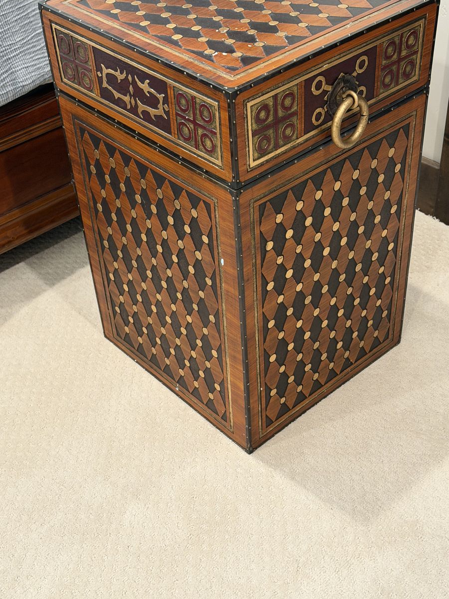 Decorative end table/Box