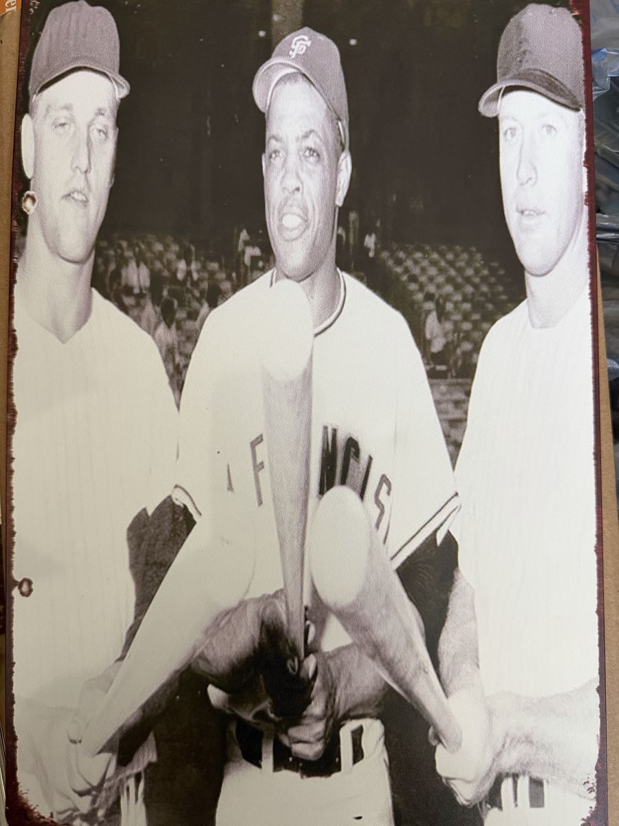 Maris Mays Mantle