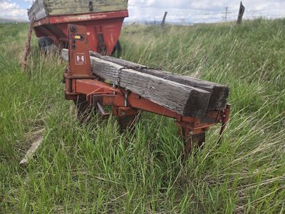IH model 10 - 5 shank ripper