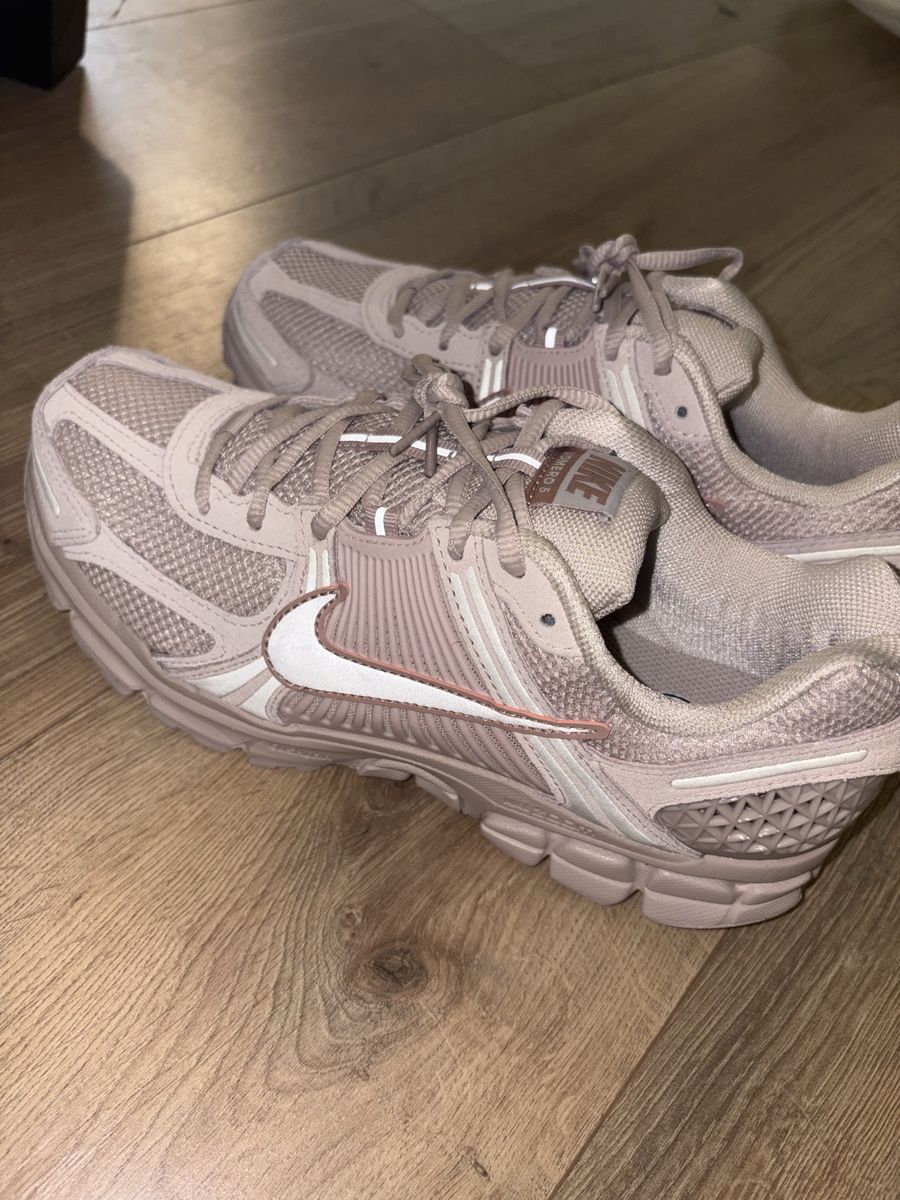 Nike Zoom Vomero 5 Mauve Pink Running Shoes Women's Size 10