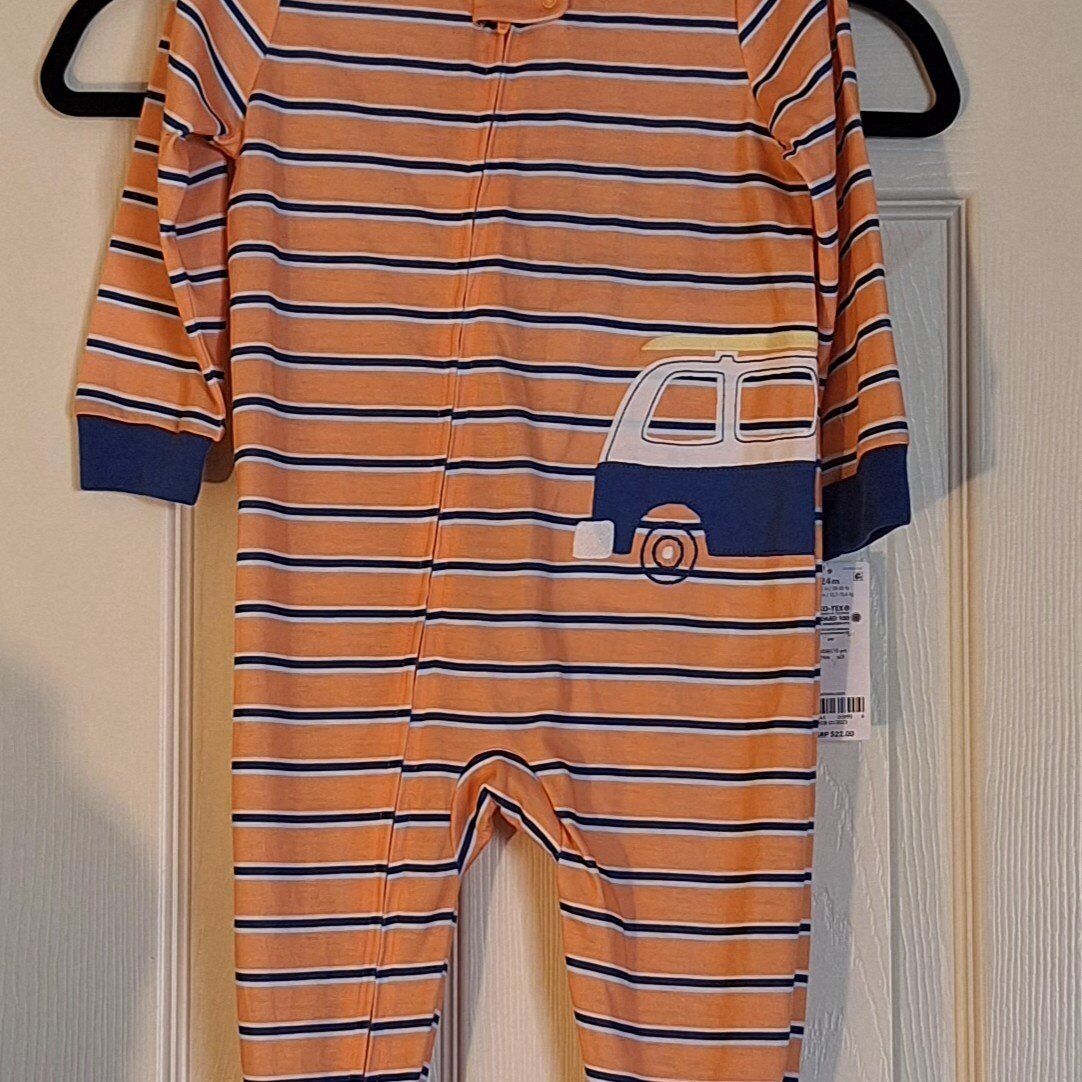 24 month Carter Footie Pajama.
New. Tag still att