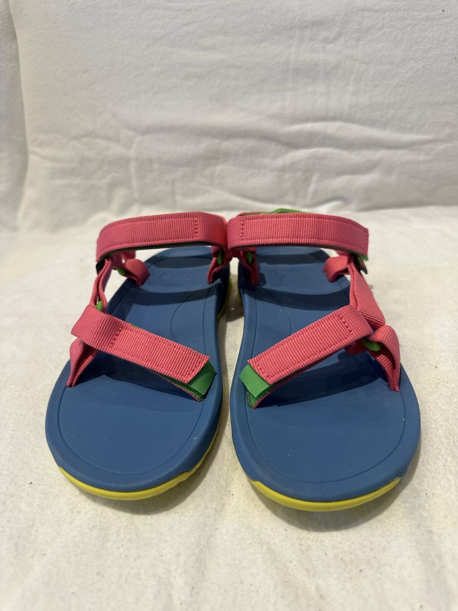 Teva youth size 3, like new pink sports sandals