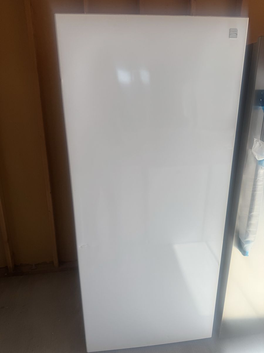 Kenmore KLFU021AWD0 White Upright Stand Up Freezer 20.8 Cu. Ft.
