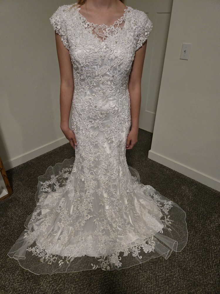 Elegant Lace Mermaid Wedding Dress with Cap Sleeves and Button Back - Unworn Condition