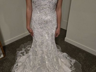 Elegant Lace Mermaid Wedding Dress with Cap Sleeves and Button Back - Unworn Condition