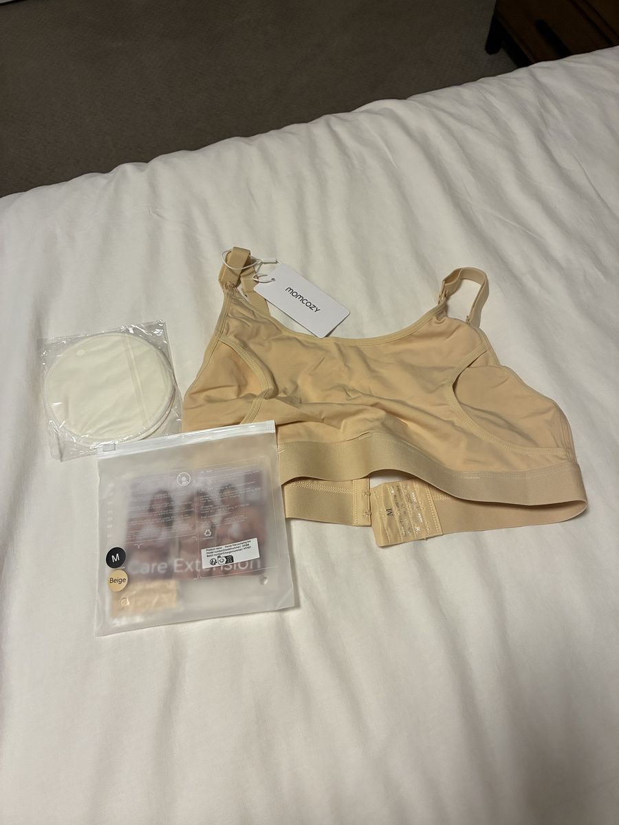 Momcozy Hands-Free Pumping Bra Beige Size M New with Tags