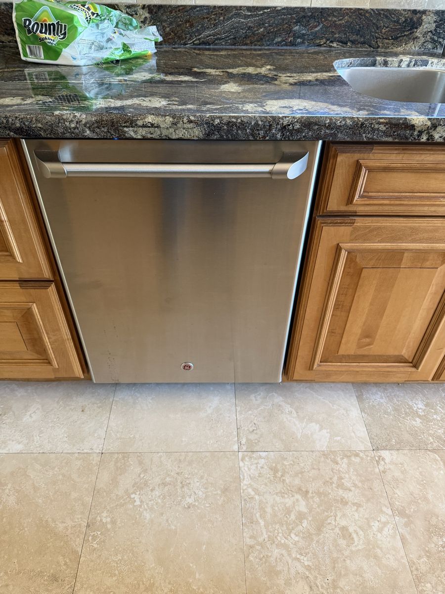 GE Appliances Stainless Steel Built-in Dishwasher - Model GDT645SMNES, Great Condition