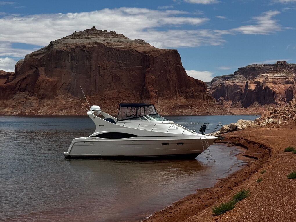 2001 Carver 350 Mariner at Lake Powell