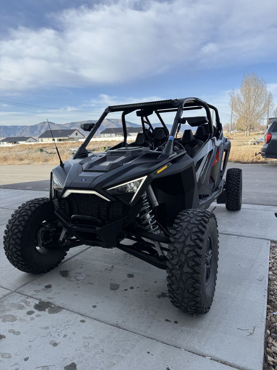 Polaris RZR Turbo R premium 4-Seater UTV Side-by-Side - Excellent Condition
