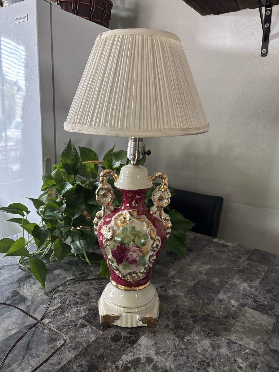 Vintage Hand-Painted Floral Ceramic Table Lamp with Gold Accents & Pleated Shade in Working Condition