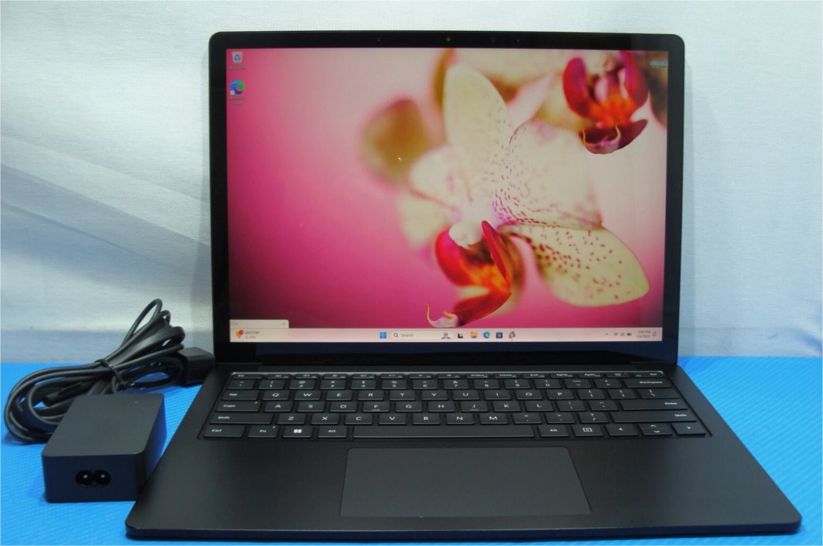 Microsoft Surface Laptop 4 - 13.5" i7, 16GB RAM, 240GB SSD Black (Optional Docking Station)