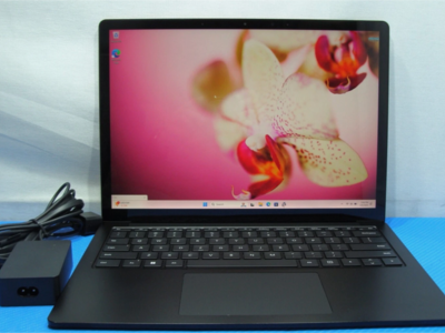 Microsoft Surface Laptop 4 - 13.5" i7, 16GB RAM, 240GB SSD Black (Optional Docking Station)