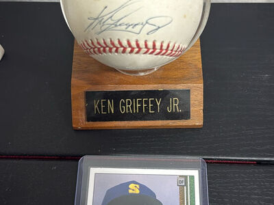 Ken Griffey jr Signed Ball And Rookie Card 1989 UD