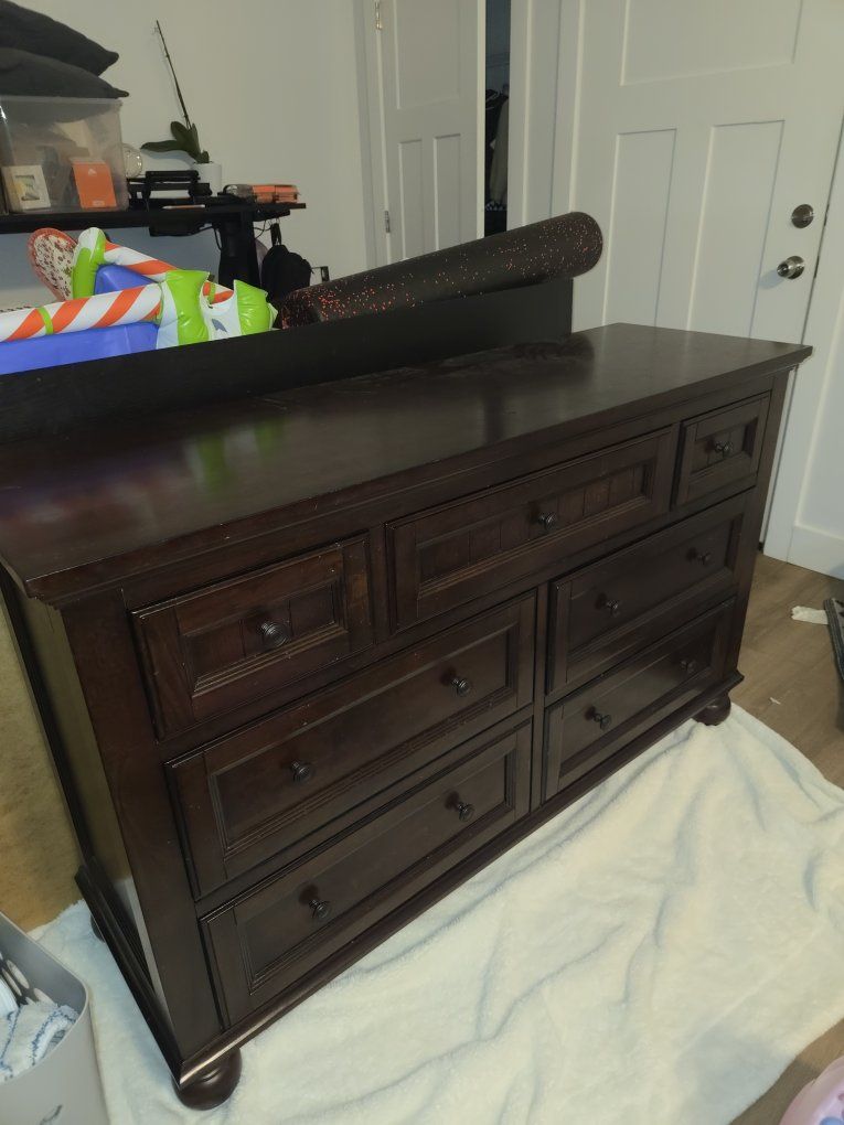 Bayside Furnishings Dresser