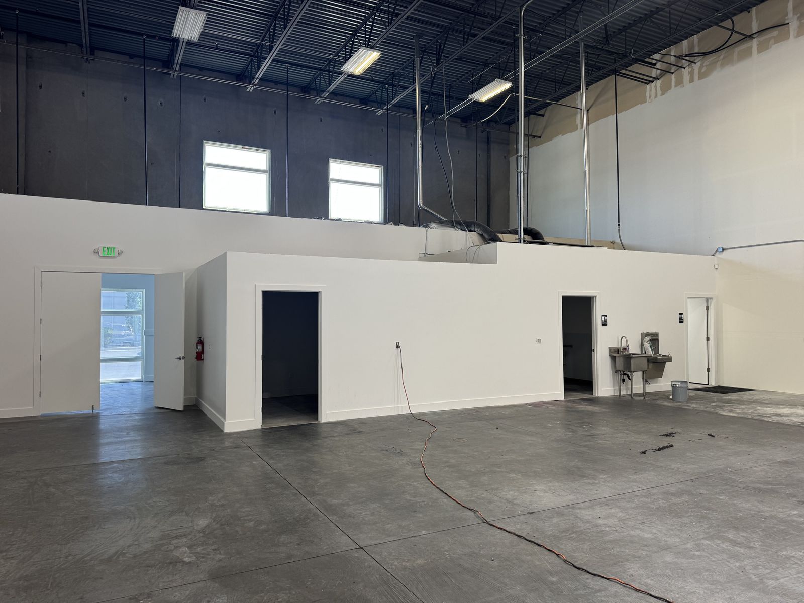 Main image 7