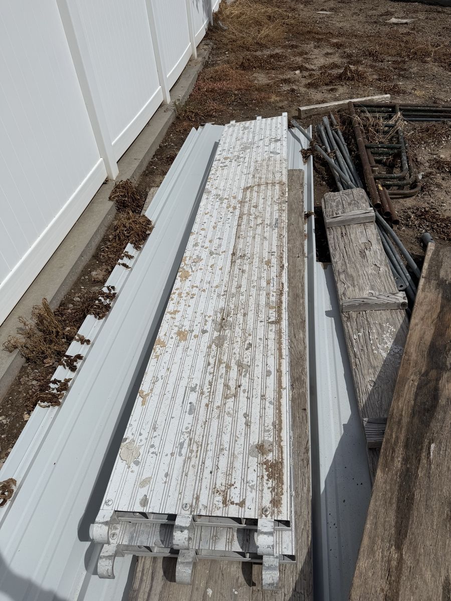 Used Scaffolding Frames and Planks - Industrial Construction Equipment