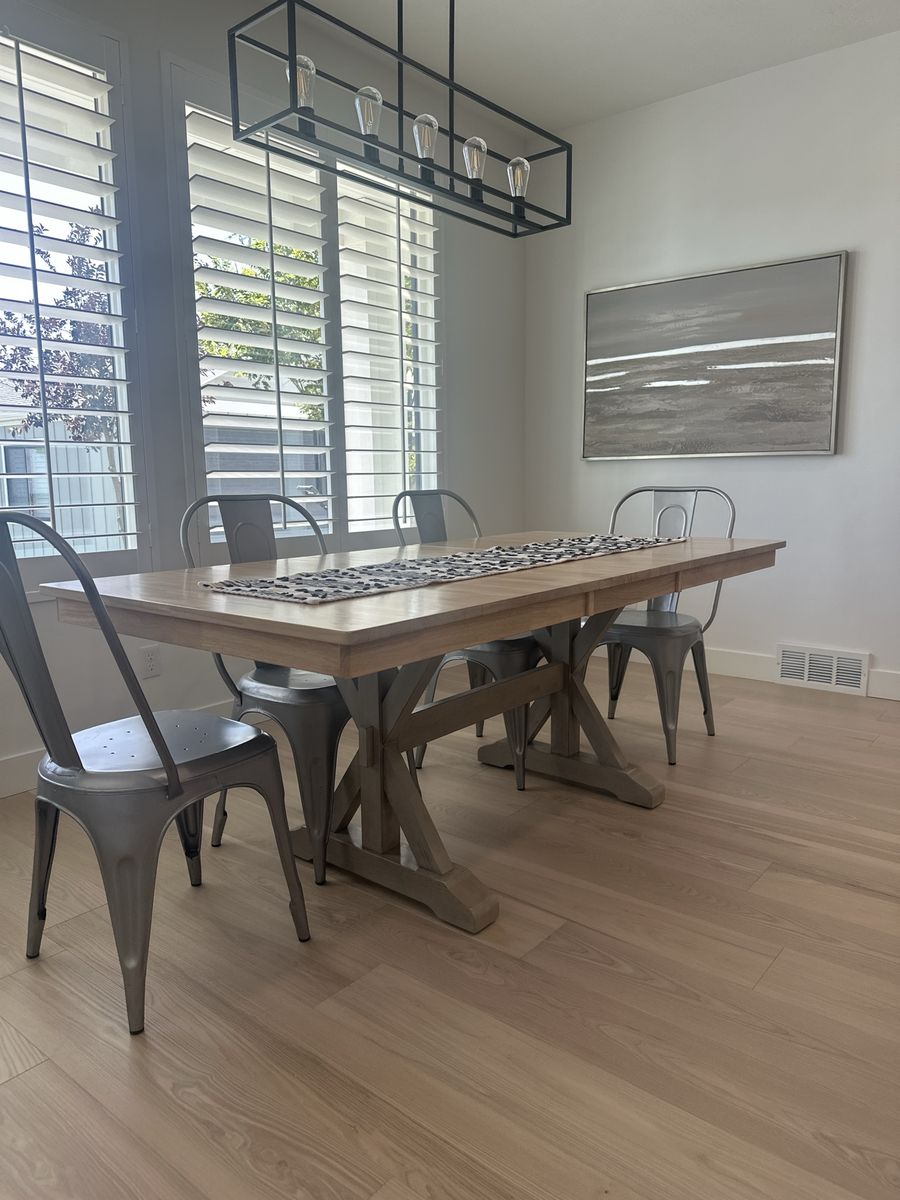 Farmhouse table with built in leaf extension