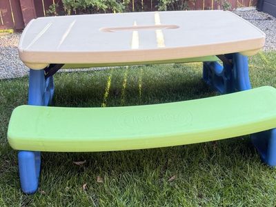 LITTLE TIKES picnic table