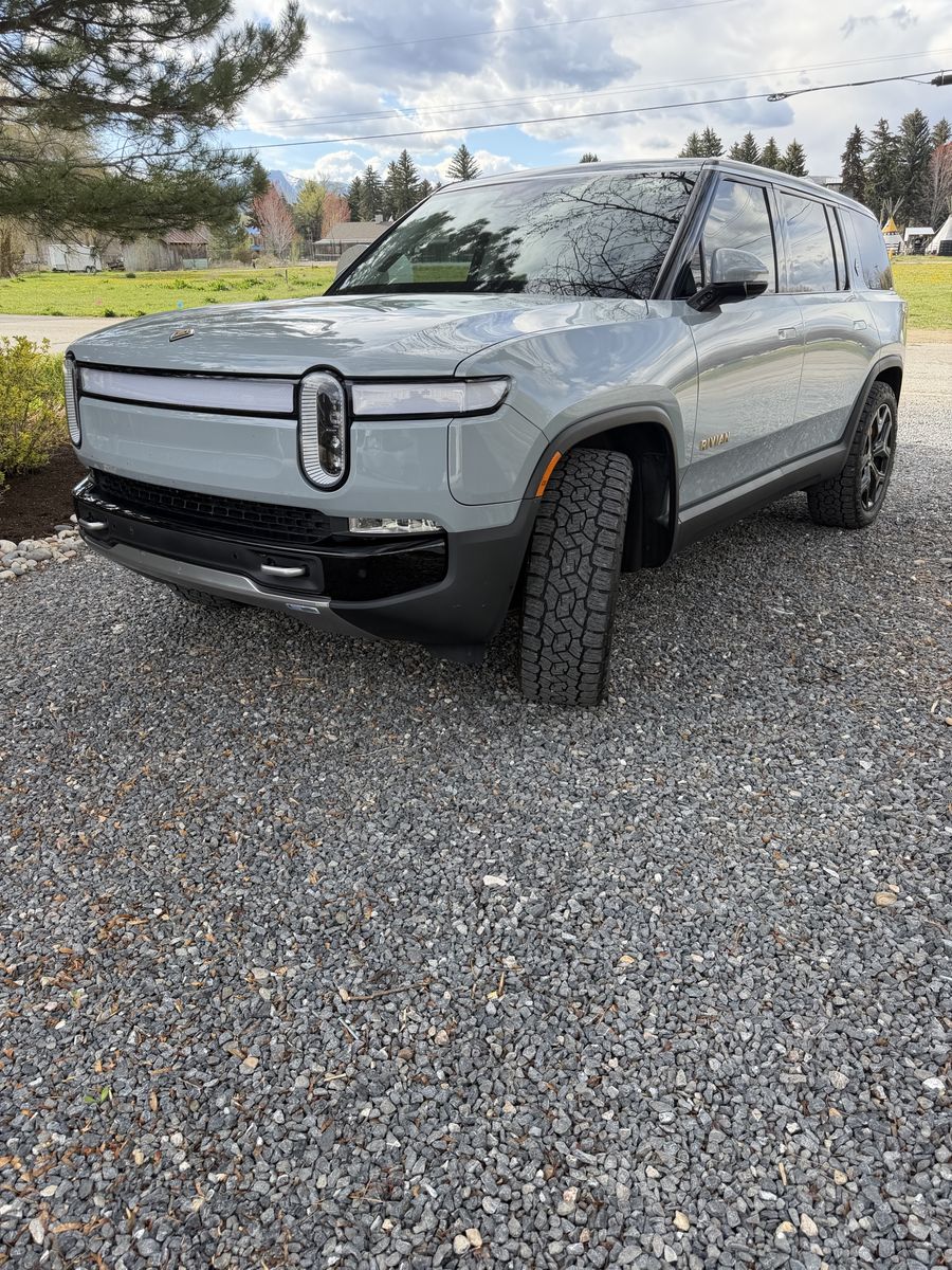 2023 Rivian R1S Adventure