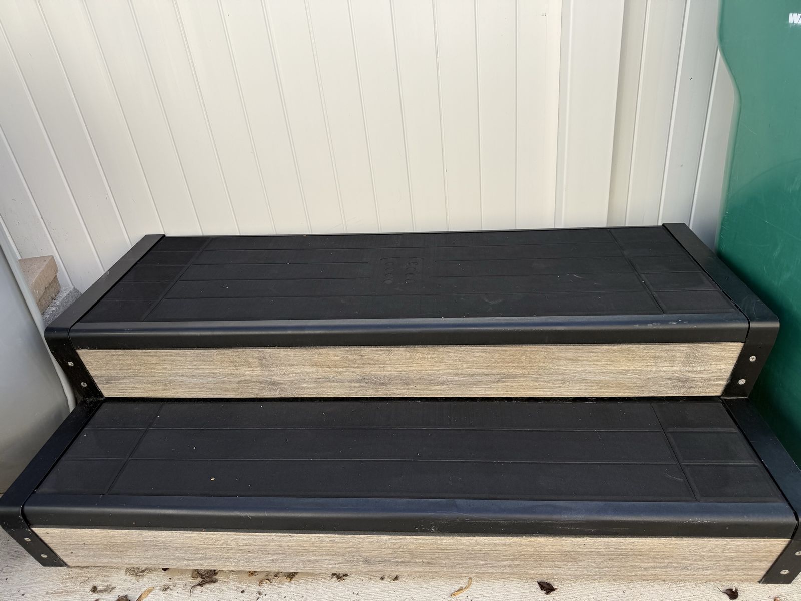 Bullfrog M Series Premium Spa Step