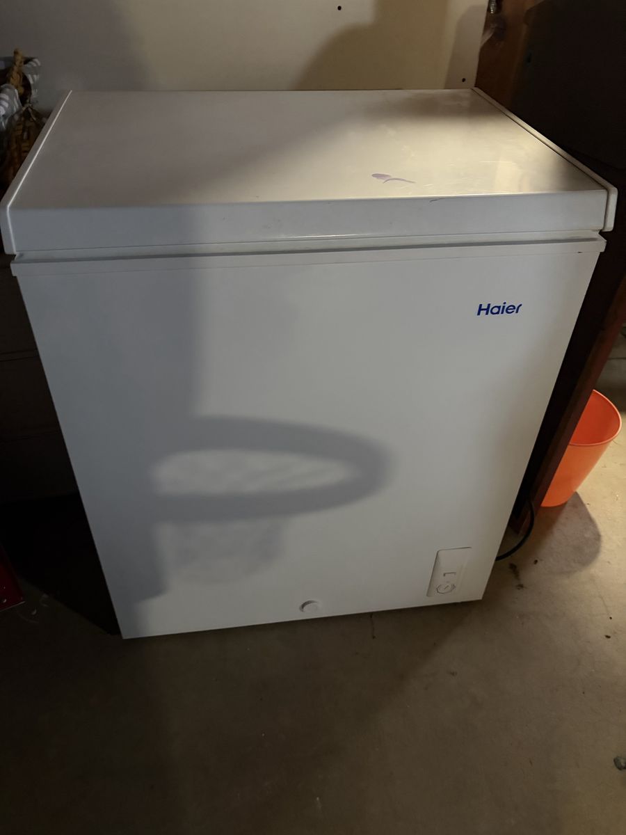 Haier 5.0 cu. ft. White Chest Freezer with Storage Basket - Excellent Condition