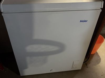Haier 5.0 cu. ft. White Chest Freezer with Storage Basket - Excellent Condition