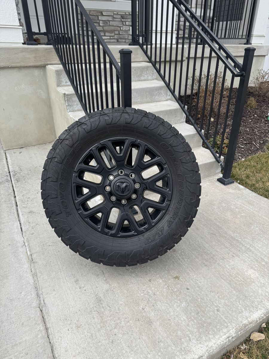 Dodge Ram 3500 Limited Rims and Tires 35/12.50R20