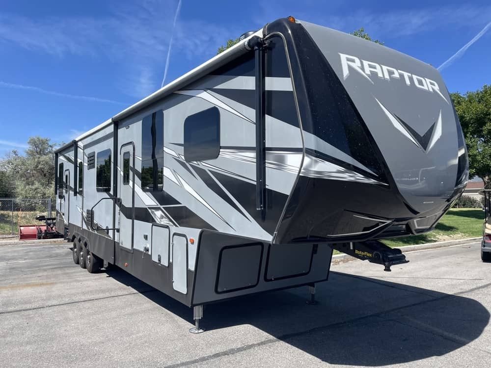 2020 Keystone Raptor 413