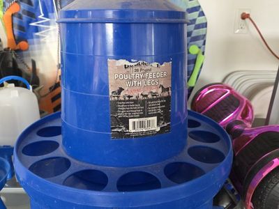 Little Giant Farm Tough 26 Pound Poultry Feeder with Legs