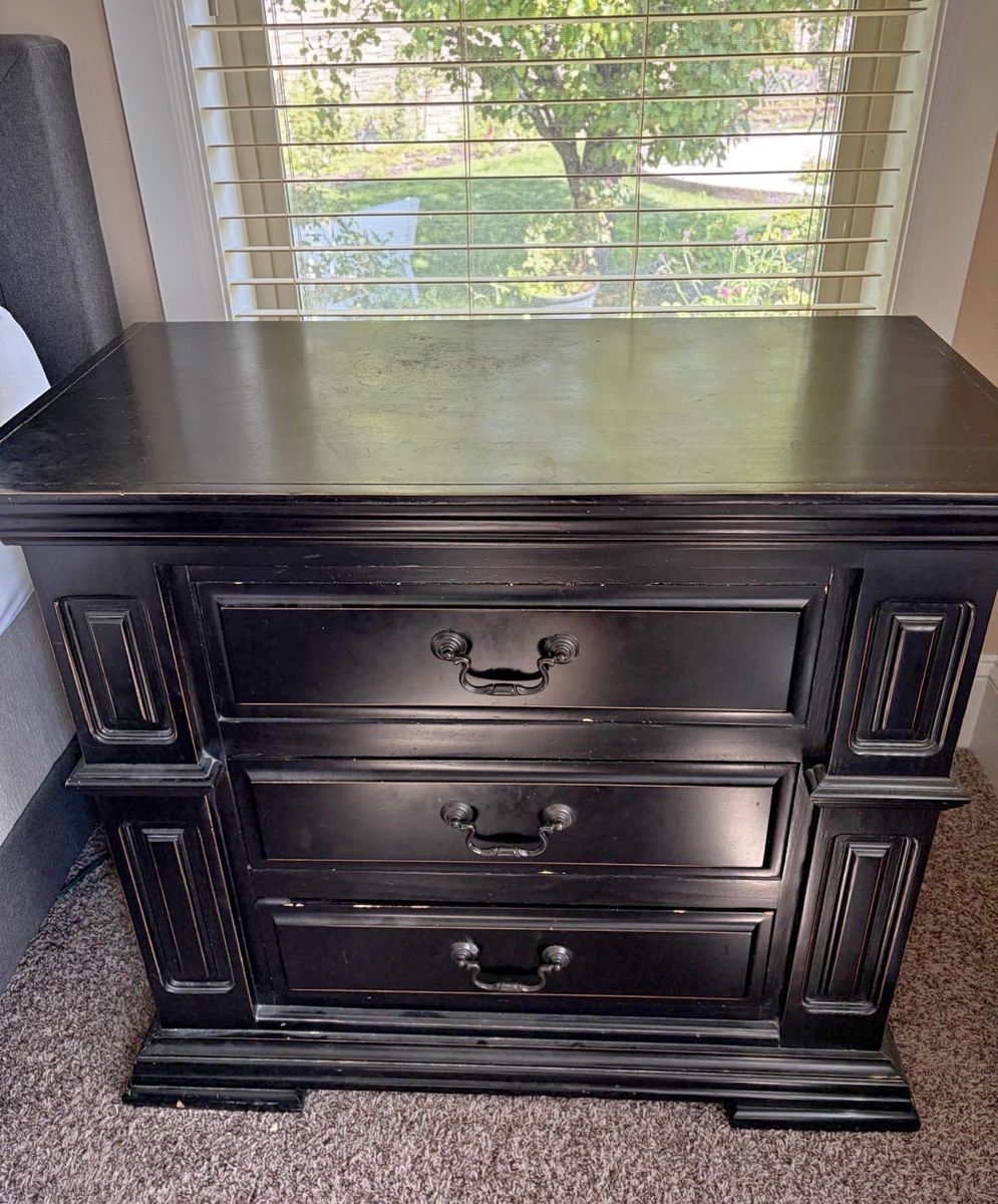 2 nightstands