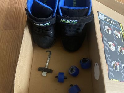 Size 4 Heelys