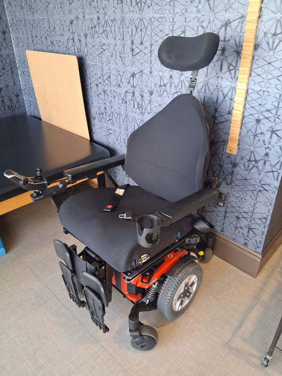 Quantum Q6 Edge HD Power Wheelchair — Great Condition!