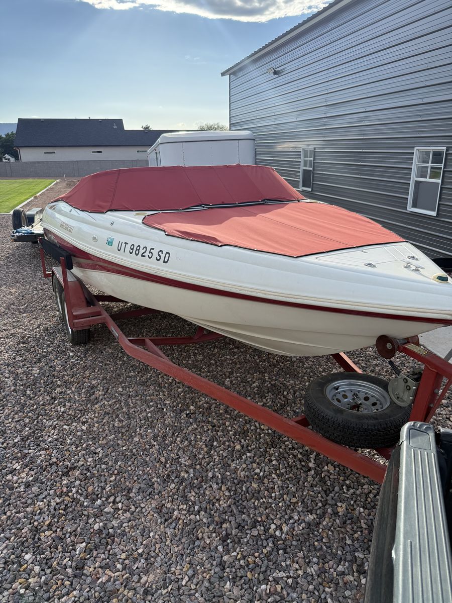 1996 Rinker Captiva 212