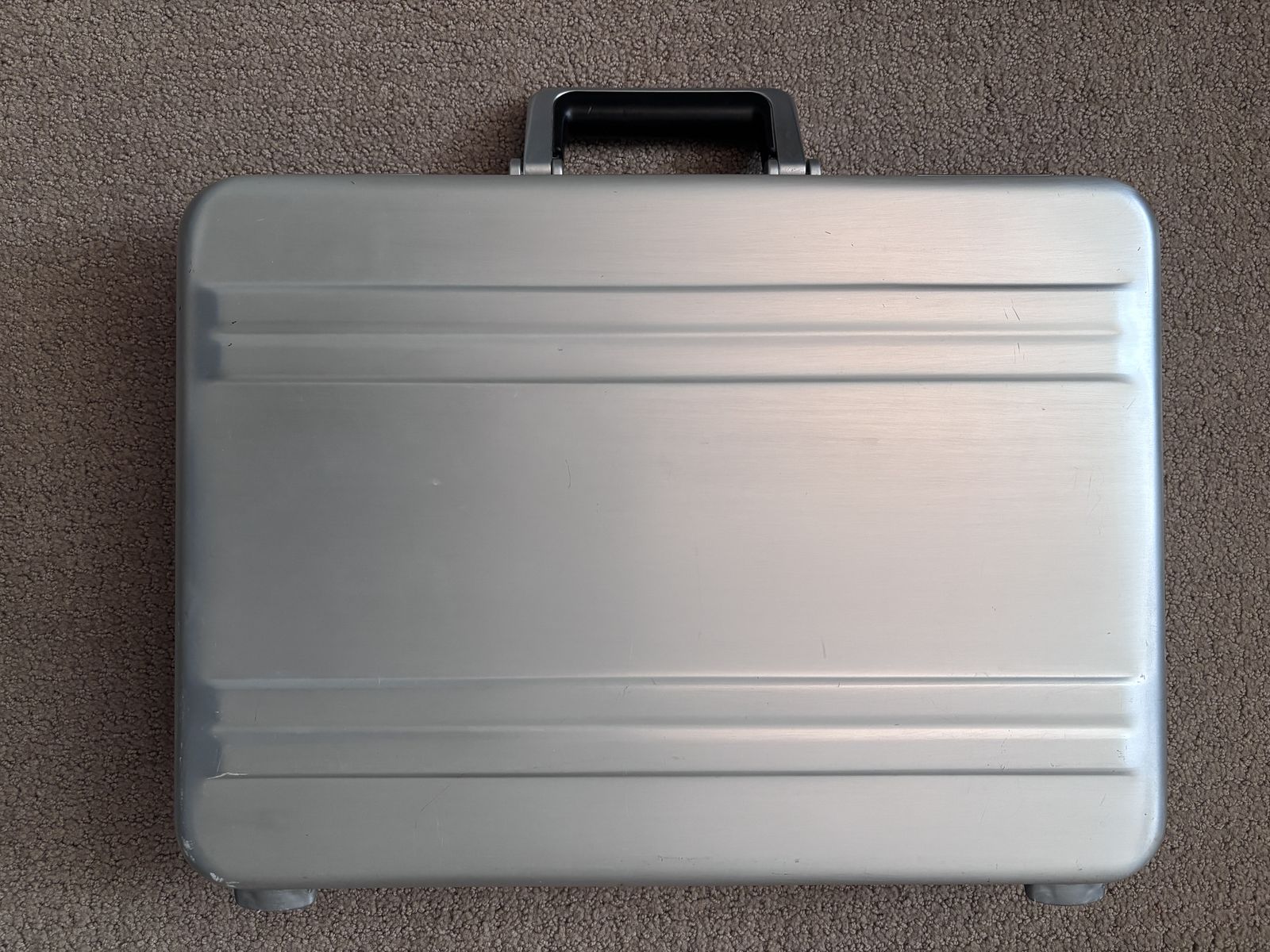 Zero Halliburton Classic Aluminum Medium Attache Case