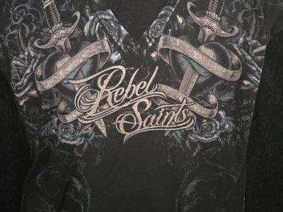 Rebel Saints Women's V-Neck Graphic T-Shirt Black XL