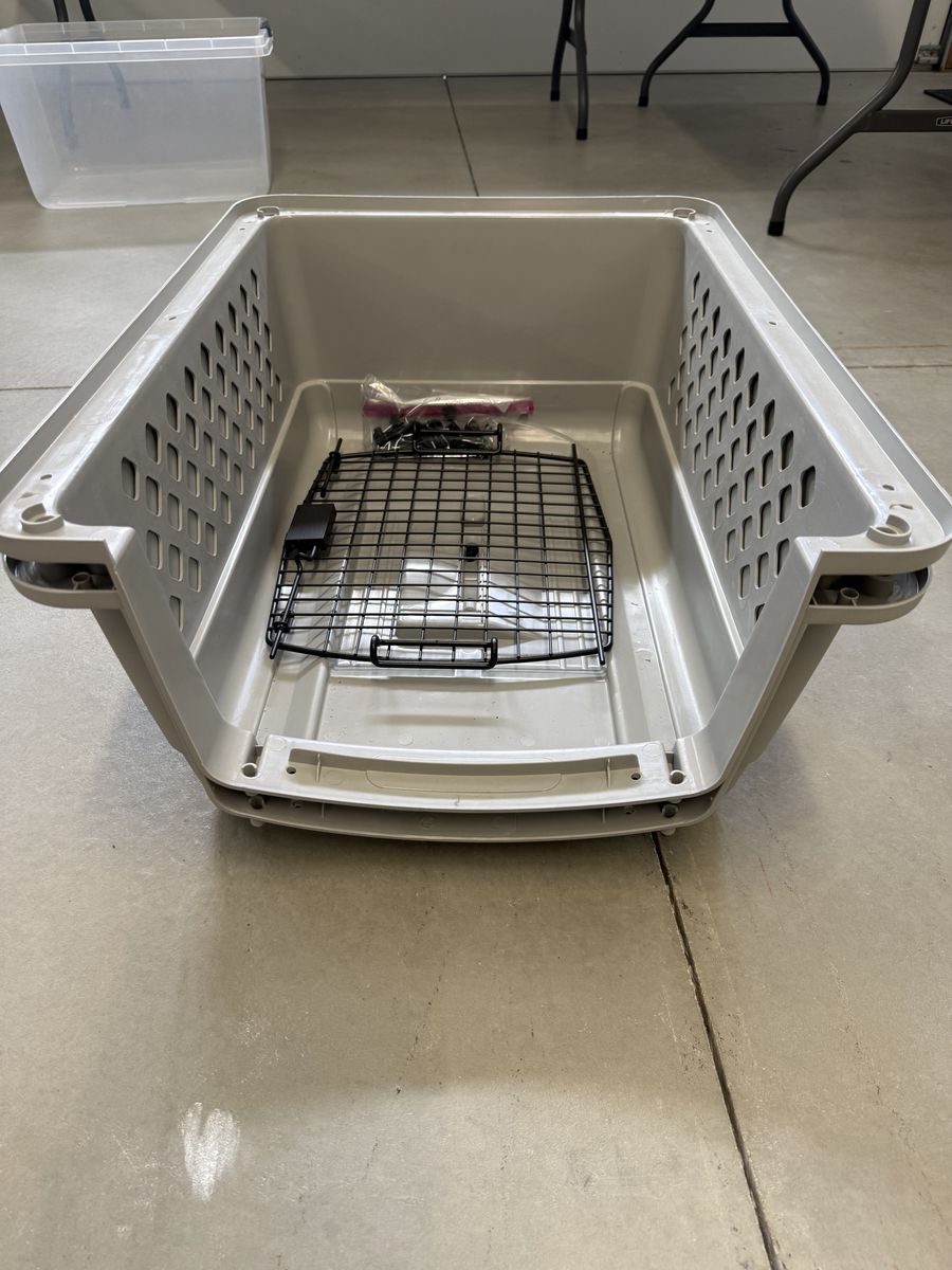 Dog or cat crate