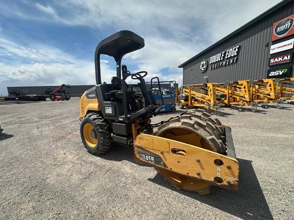 2017 VOLVO SD45 Roller