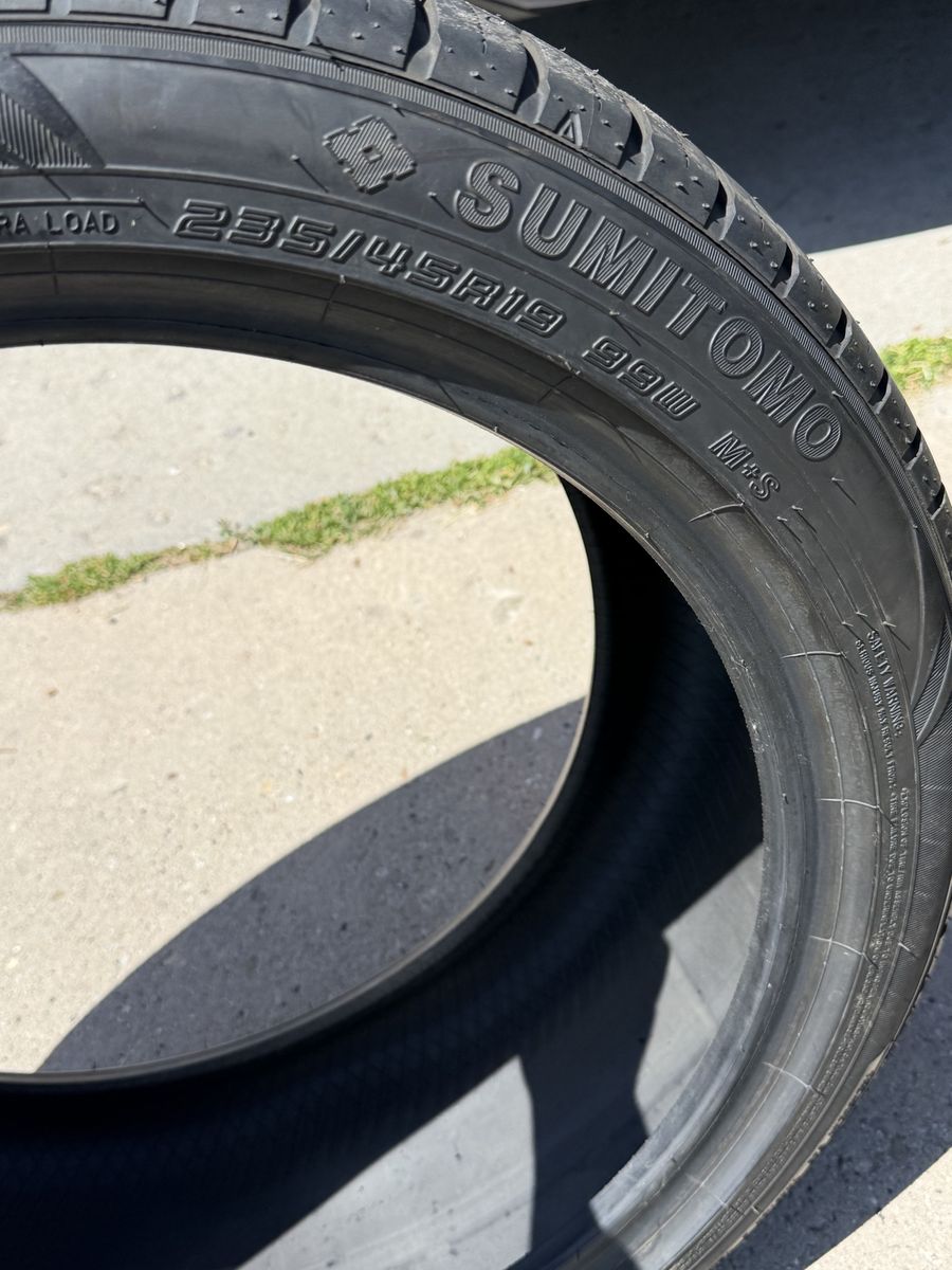Sumitomo 235/45 R19
