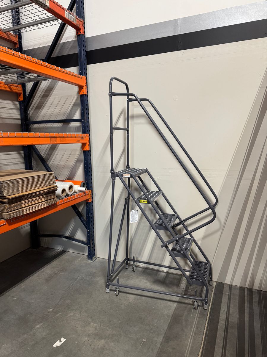 Warehouse rolling stair ladder 50 inch top step height