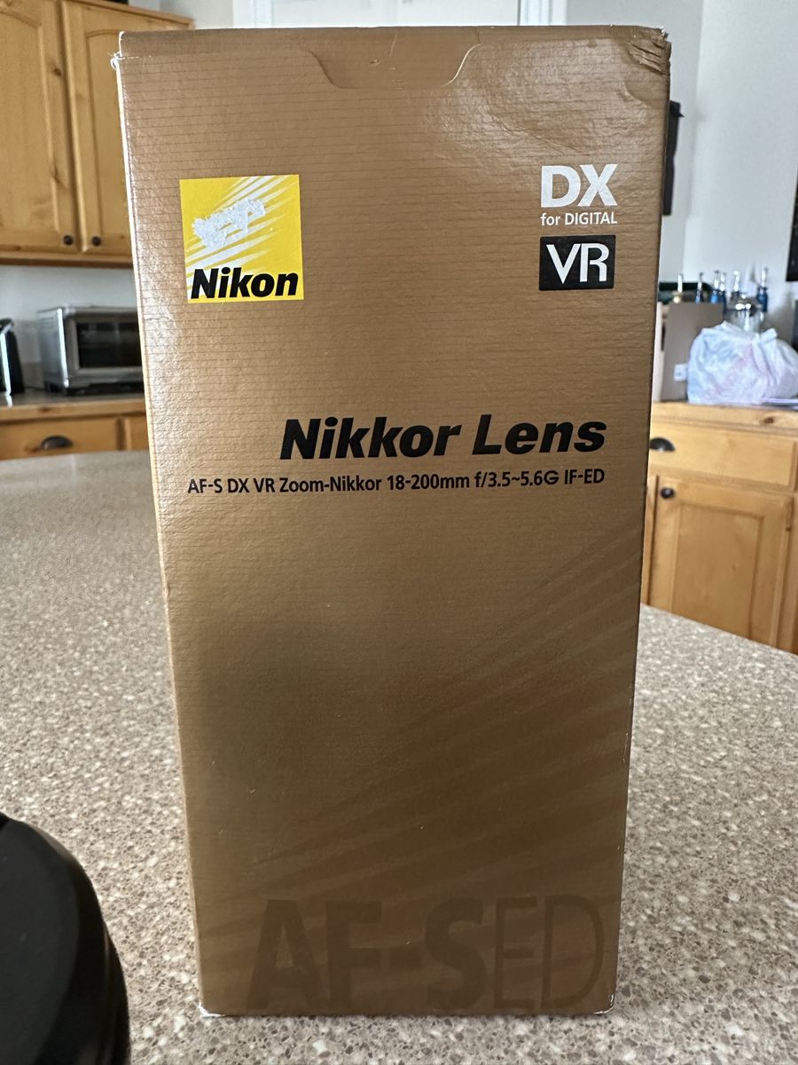 Nikon AF-S DX VR Zoom-Nikkor 18-200mm f/3.5-5.6G IF-ED Lens for Digital SLR Cameras