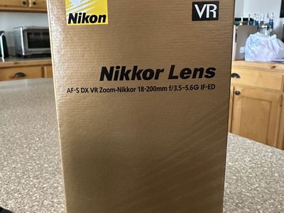 Nikon AF-S DX VR Zoom-Nikkor 18-200mm f/3.5-5.6G IF-ED Lens for Digital SLR Cameras