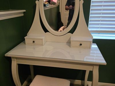 vanity with stool