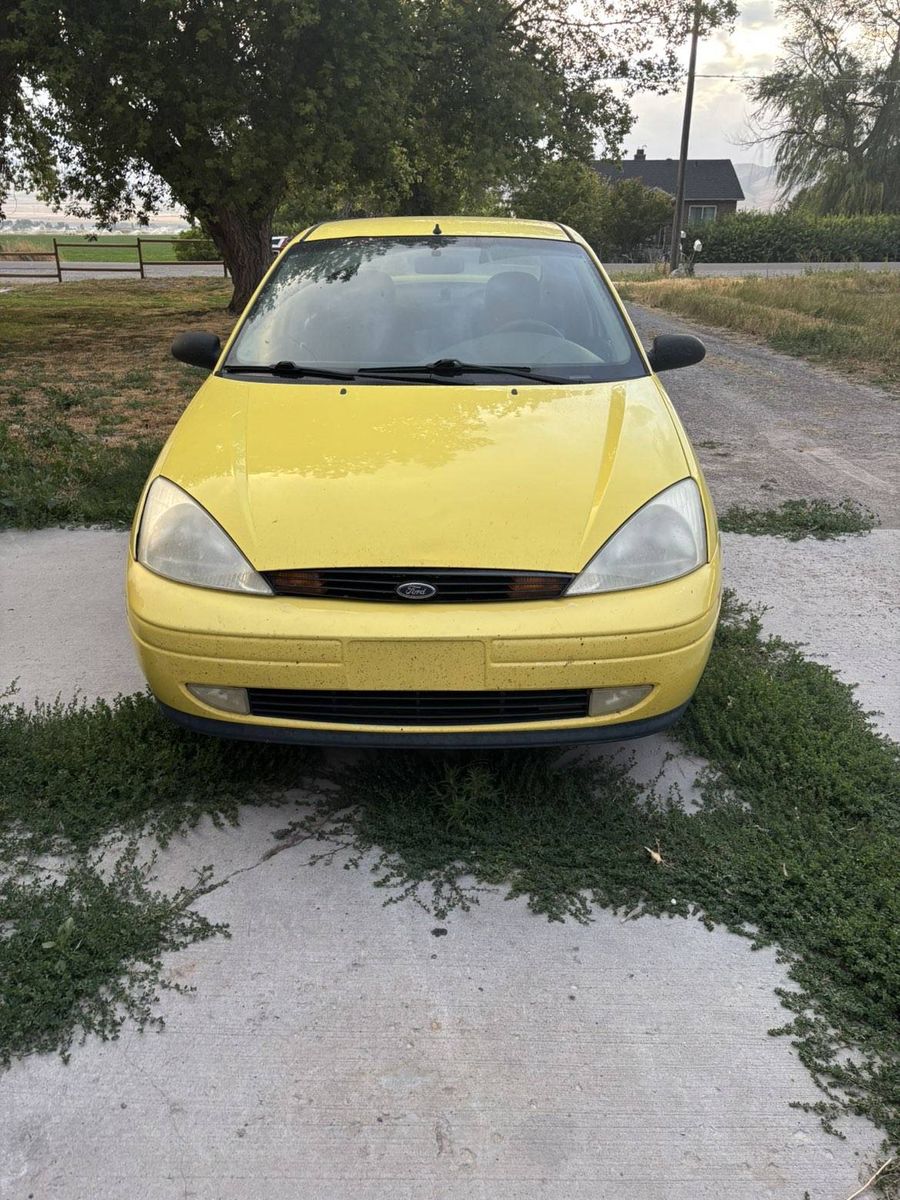 2001 Ford Focus Street