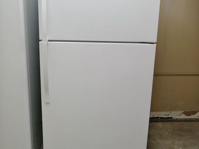 Like New Whirlpool 20 cf Top Freezer Refrigerator~90 Day Guarantee