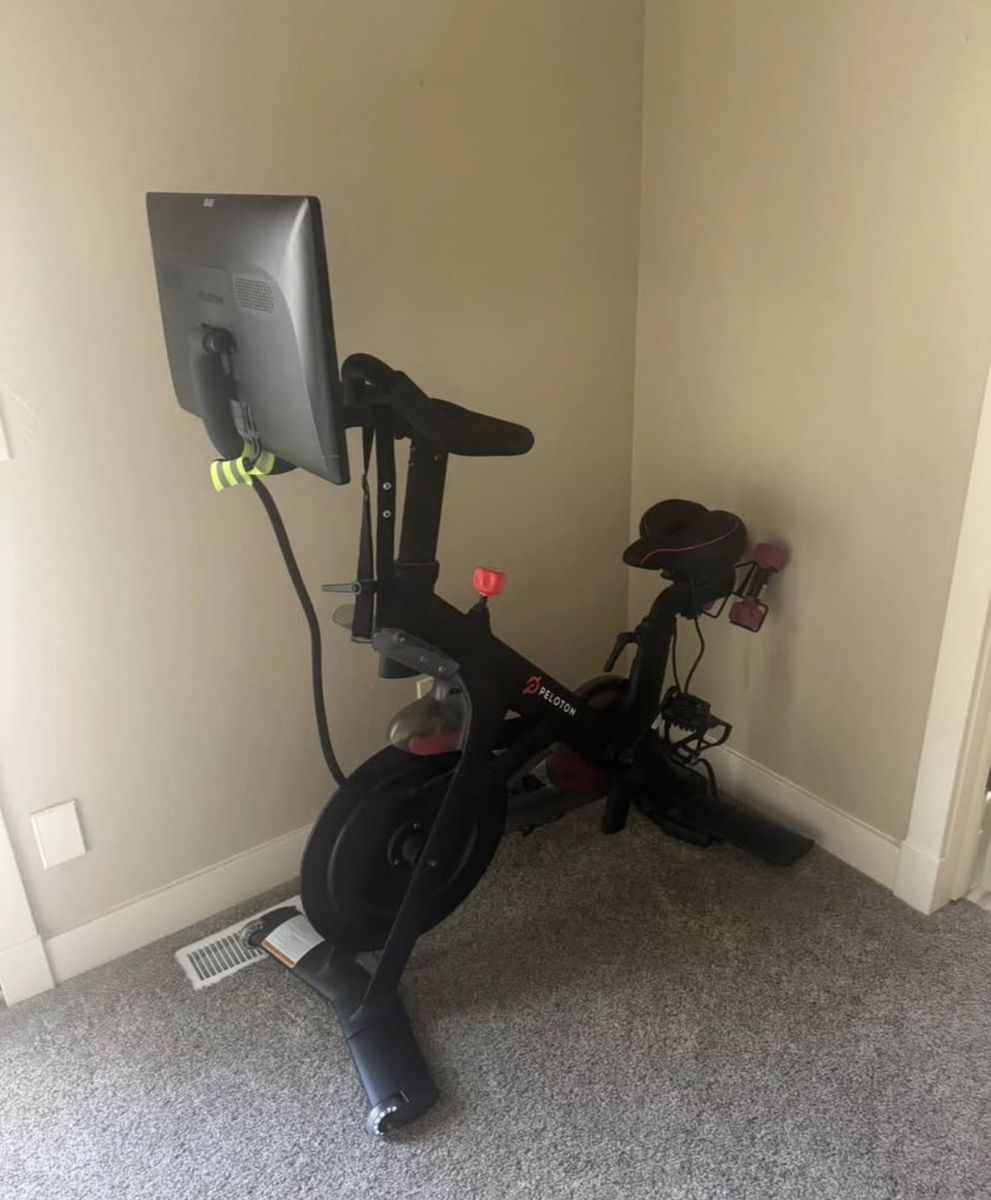 Peloton Bike (PL01) – Excellent Condition