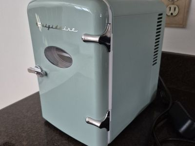 Frigidaire mini fridge