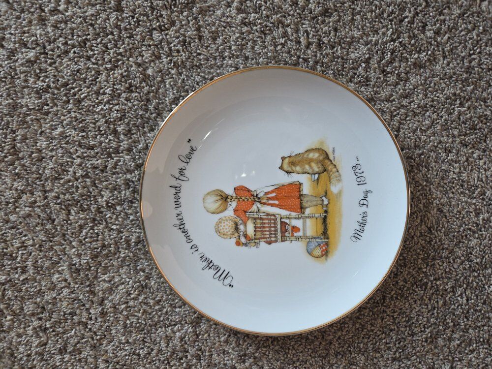 Holly Hobbie  Mother's Day Collector Plate 1973